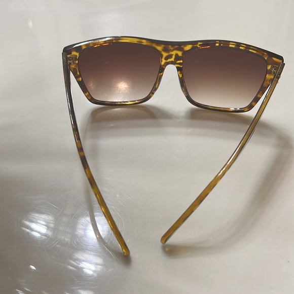 Animal Print Oversized Sunglasses - Picture 4 of 4